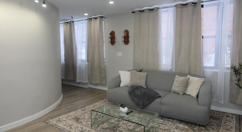 オールバニ (NY) Chic 2BR Retreat in Albany Cozy, Stylish & Central 3つ星 宿泊施設 スイート