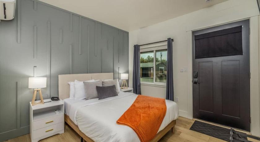 Brand New Pet Friendly Studio Downtown CDA