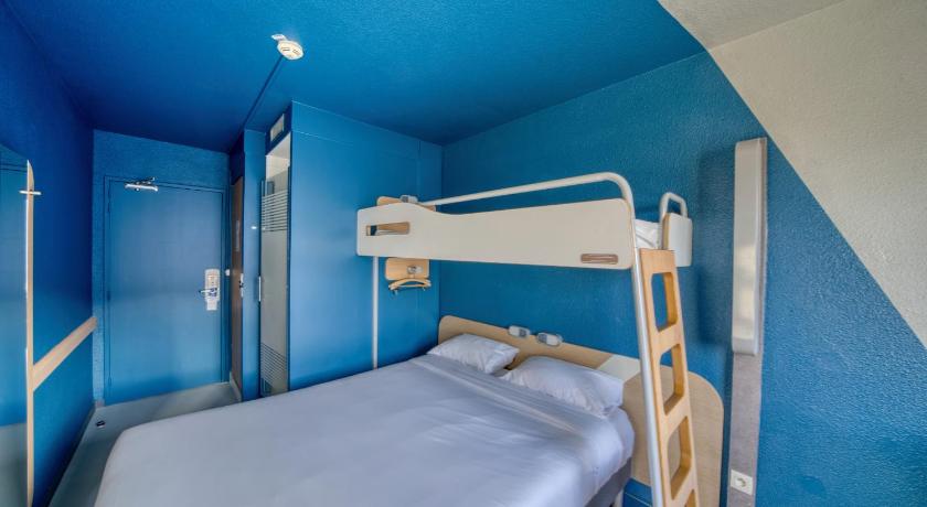 Triple - room with a double bed and a single bu nk bed.的照片 16
