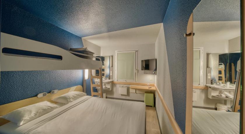 Triple - room with a double bed and a single bu nk bed.的照片 11