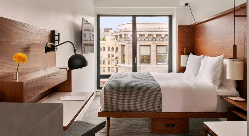 Image of Accessible Queen Room - Courtyard 0