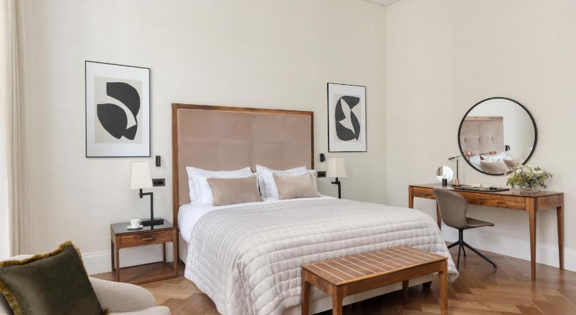 Image of Lower Ground Deluxe Club Room 0