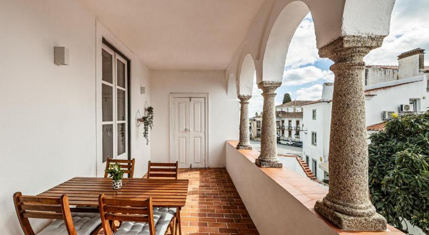 エヴォラ Casa Soure Suites and Apartments 4つ星 ホテル ロビー