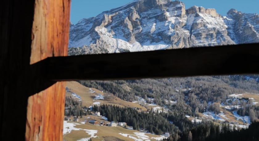 Luxury Chalet at the Foot of the Dolomites by the Castle