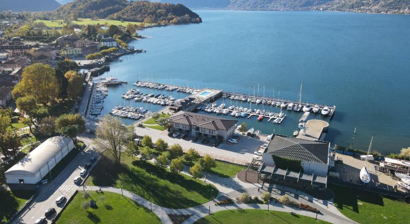 Lago Dorato Marina Lodge - Lakefront