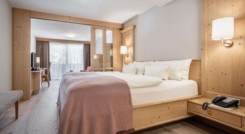 Image of Junior Suite with Garden View 0