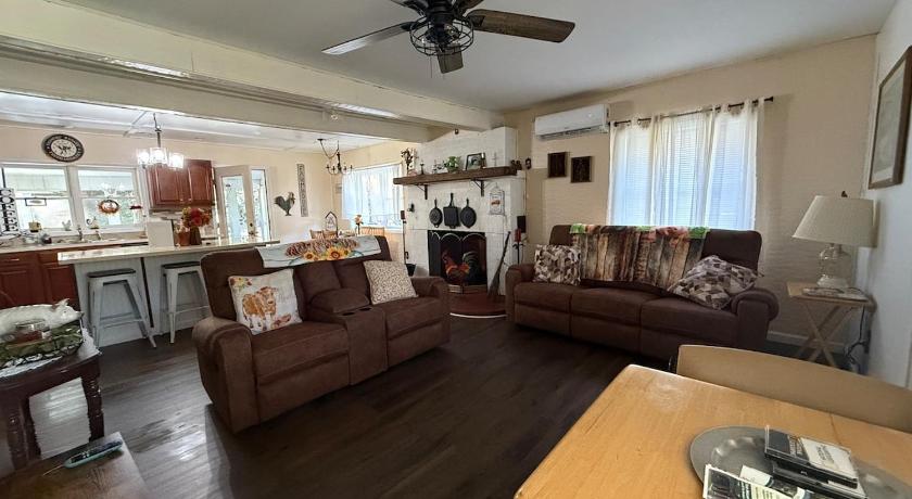 Slade Mountain Farm House 4-Star Accommodation suite