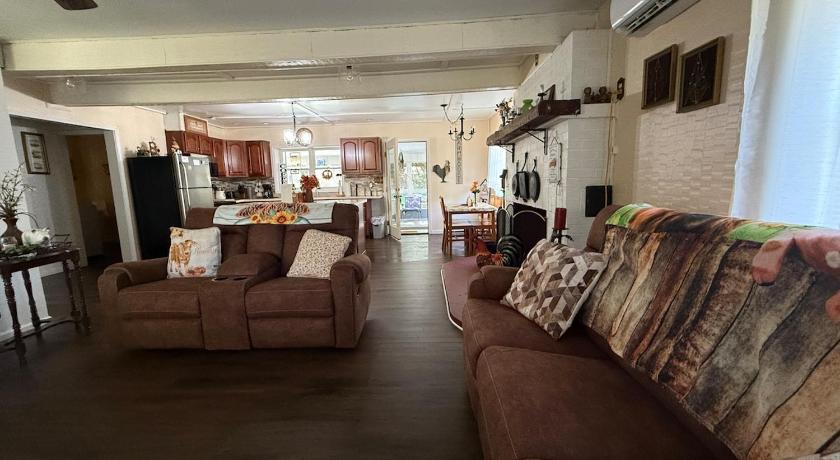 Slade Mountain Farm House 4-Star Accommodation lobby