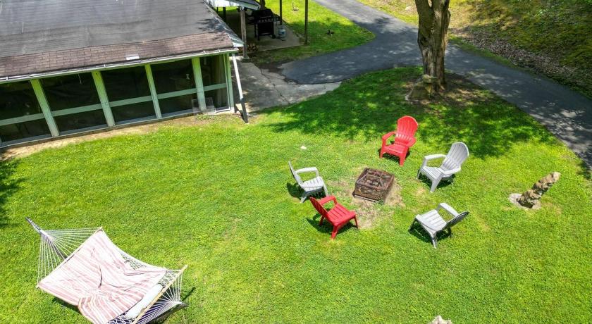 Slade Mountain Farm House 4-Star Accommodation view