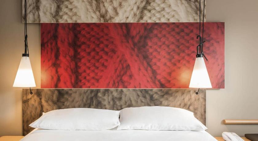 Image of Superior Double Room with 1 double bed and 1 si ngle sofa bed 10