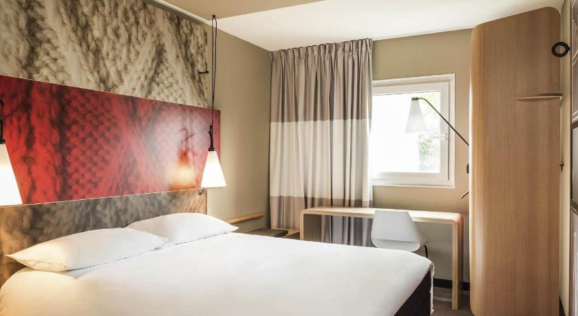 Image of Superior Double Room with 1 double bed and 1 si ngle sofa bed 6