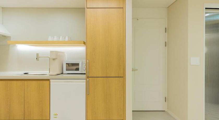부산 4F rootshouse busan staion 숙소 수영장