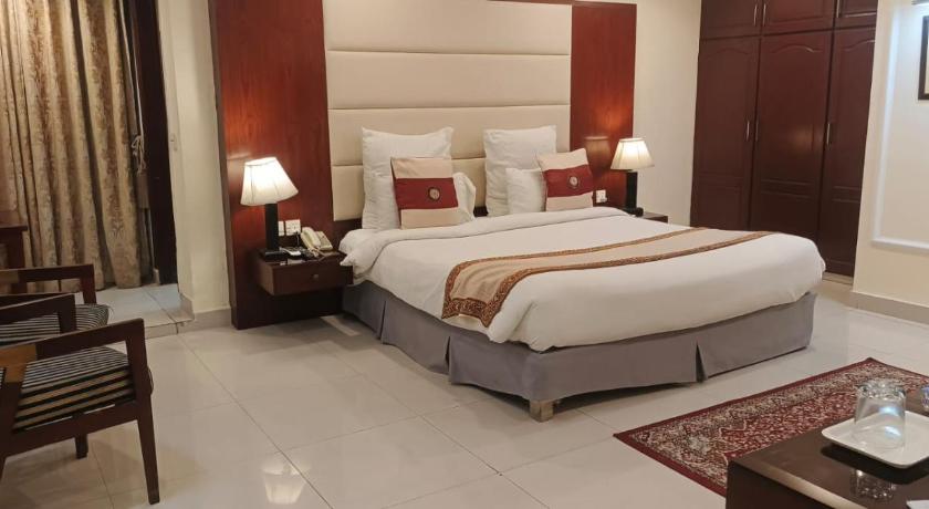 Heaven Hotel - image 15