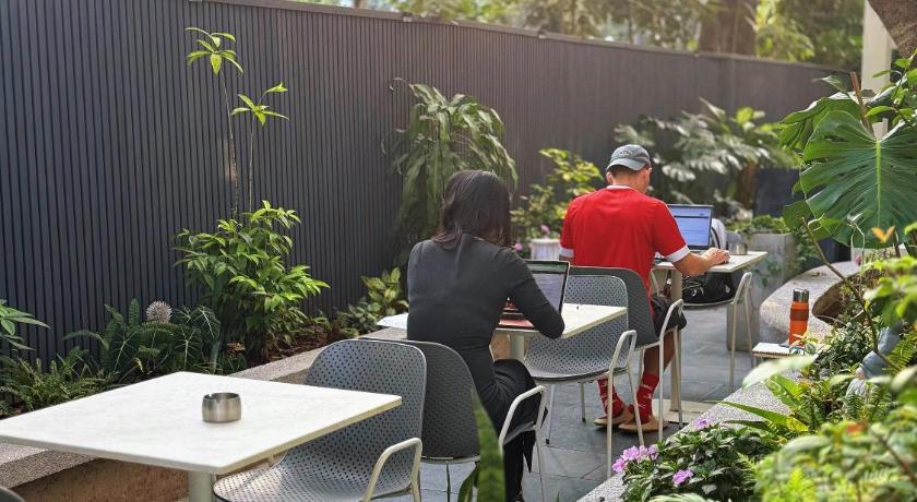 Shenzhen Loft Youth Hostel – Shenzhen, IA
