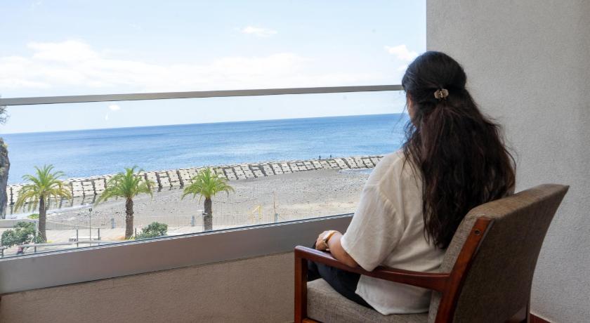 マデイラ島 Cheerfulway Bravamar Hotel 3つ星 ホテル プール