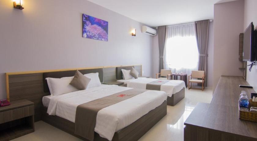 Image of Triple Room with Sea View 8