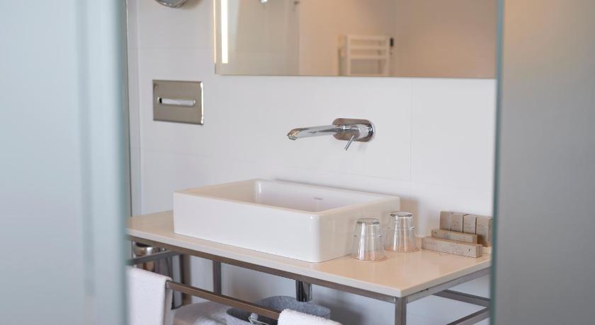 Image of Superior Suite with Bath 5