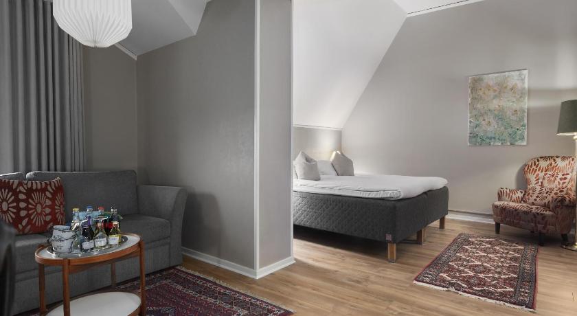 Image of Family King Room with Sofa Bed 0