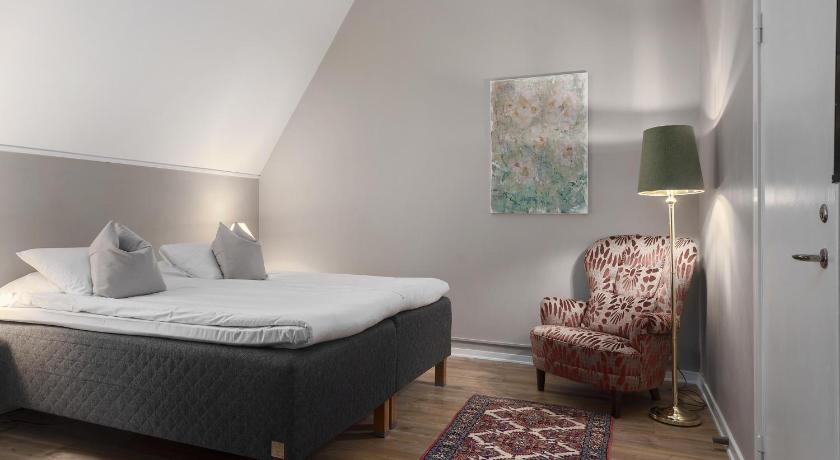 Image of Family King Room with Sofa Bed 1
