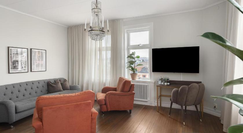 Image of Junior King Suite - Non-Smoking 3