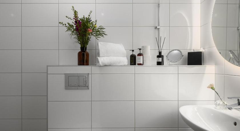 Image of Junior King Suite - Non-Smoking 2