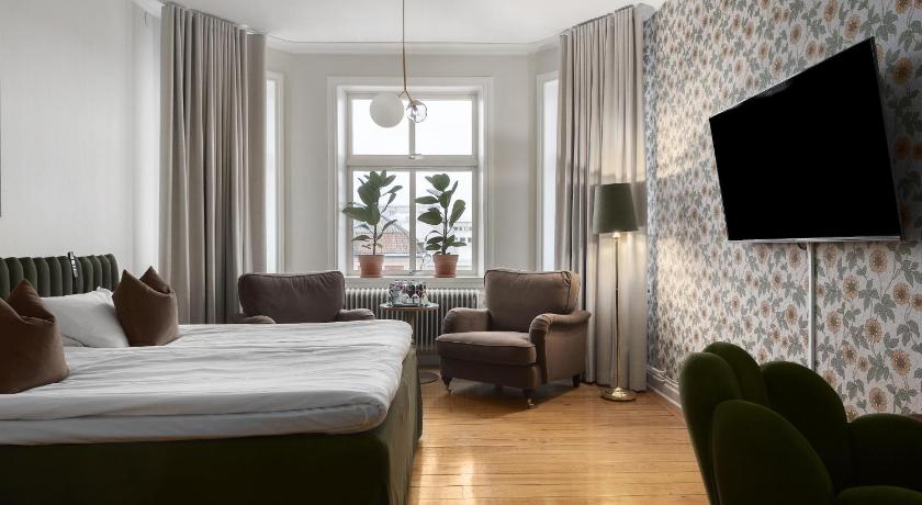 Image of Junior King Suite - Non-Smoking 1