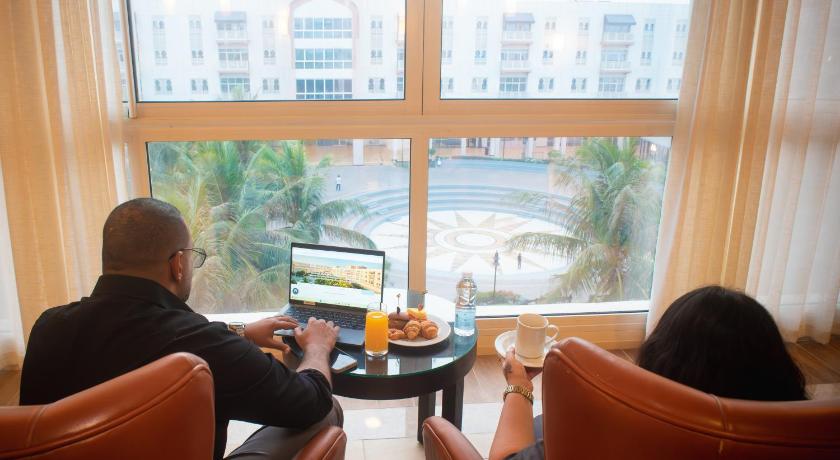 Image of Club Room with Access to Safir Lounge 12