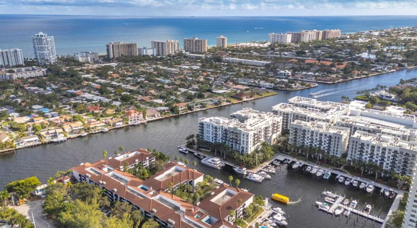 Pompano Beach (FL) Your Home in Fort Lauderdale Modern 2BR Stay 5성급 숙소 수영장