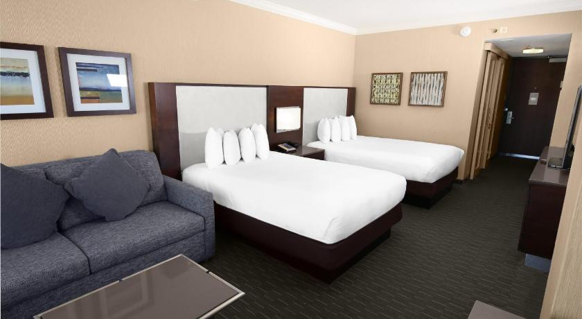 Image of Balcony Skyline View - 2 Double Beds 6