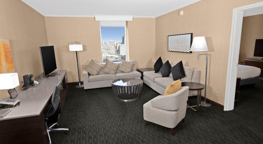 Image of 1 King Bed 1 Bedroom Suite 4