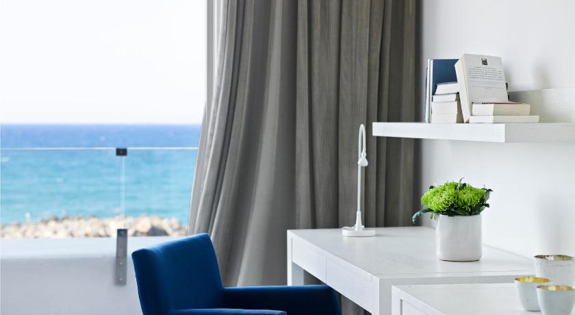 Image of Island Waterfront Suite 15