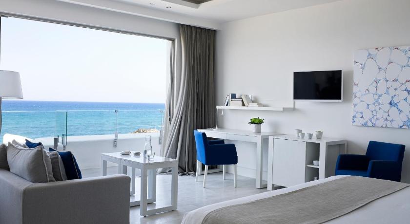 Image of Island Waterfront Suite 3