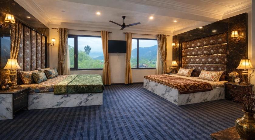 Lake side stays - image 12