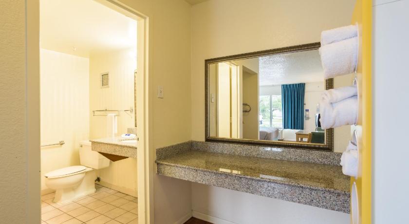 Motel 6-Spring Hill, FL - Weeki Wachee