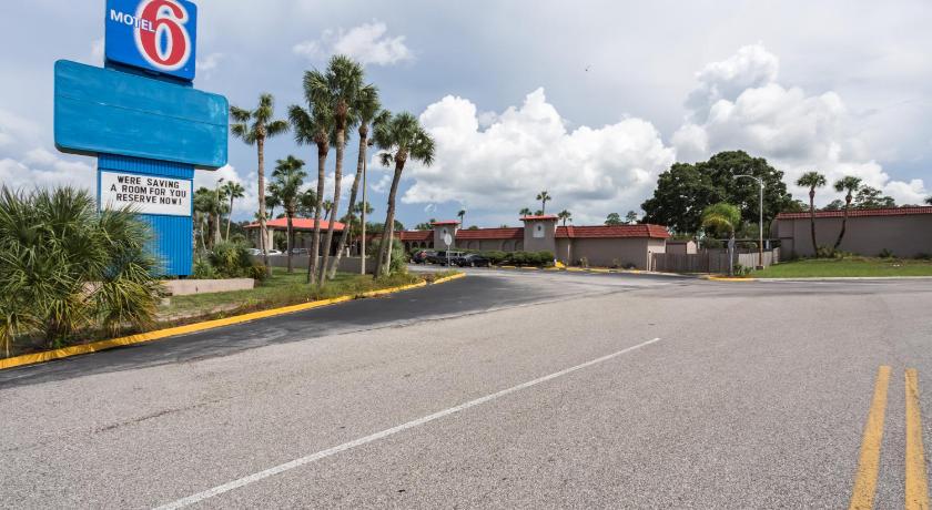 Motel 6-Spring Hill, FL - Weeki Wachee