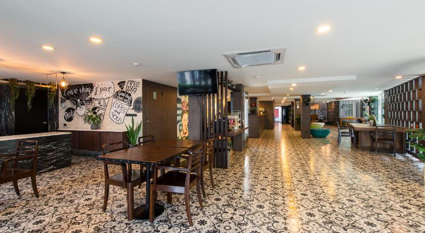 Bangkok BB Glass House 2-Star Hotel exterior