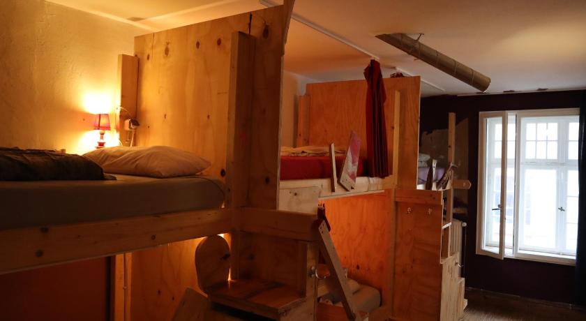 Image of Bed in 6-Bed Female Dormitory Room 1