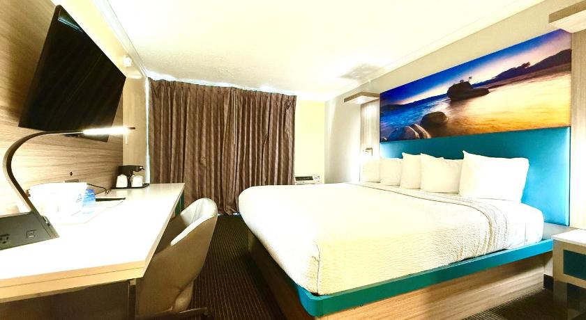Image of 1 King Bed Non-Smoking 1