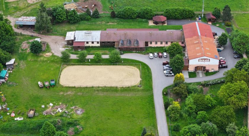 ビスコ Resort Ohrada 3つ星 ホテル プール