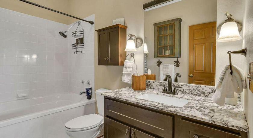 브랜슨 (MO) 1BR Village At Indian Point 1303 near SDC Free Tickets Daily up to 500 Value 4성급 숙소 수영장