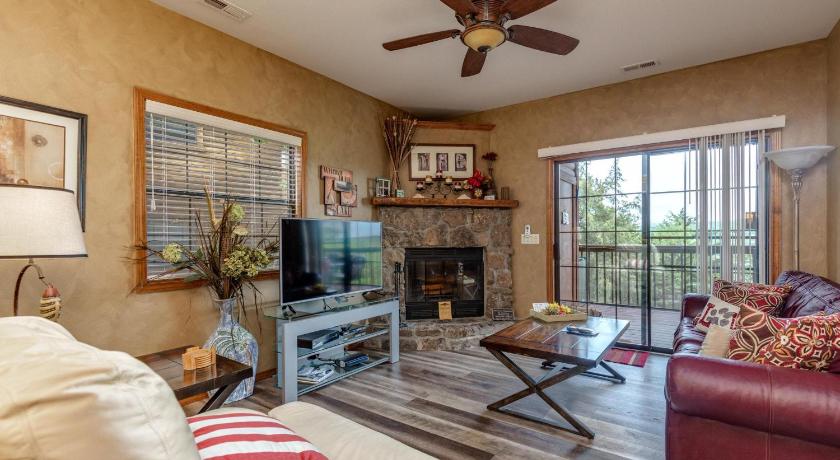 Branson 1BR Village At Indian Point 1305 near SDC Free Tickets Daily up to 500 value 4-Star Accommodation room