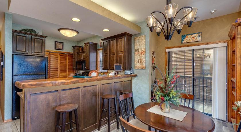 Branson 1BR Village At Indian Point 1305 near SDC Free Tickets Daily up to 500 value 4-Star Accommodation lobby