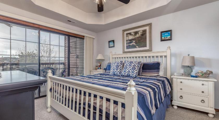 Branson 1BR Village At Indian Point 1305 near SDC Free Tickets Daily up to 500 value 4-Star Accommodation suite