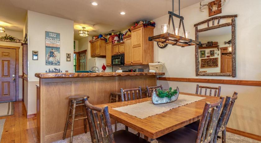 ブランソン 1BR Village At Indian Point 2007 near SDC Free Tickets Daily up to 500 Value 3つ星 宿泊施設 レストラン