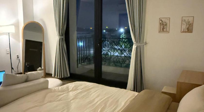 LucyHouse - image 2