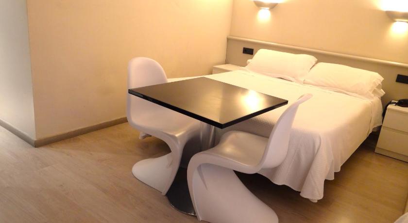 Image of Double or Twin Room 12