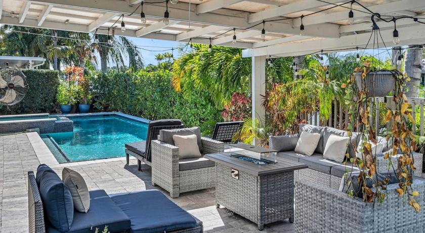 Pompano Beach (FL) Waterfront Pool Home Near Beach Sleeps 10 4성급 숙소 레스토랑