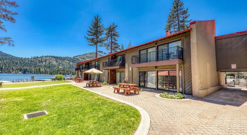 トラッキー (CA) Beautiful Studio w/ Lake View #243 at Donner Lake Village 4つ星 宿泊施設 外観