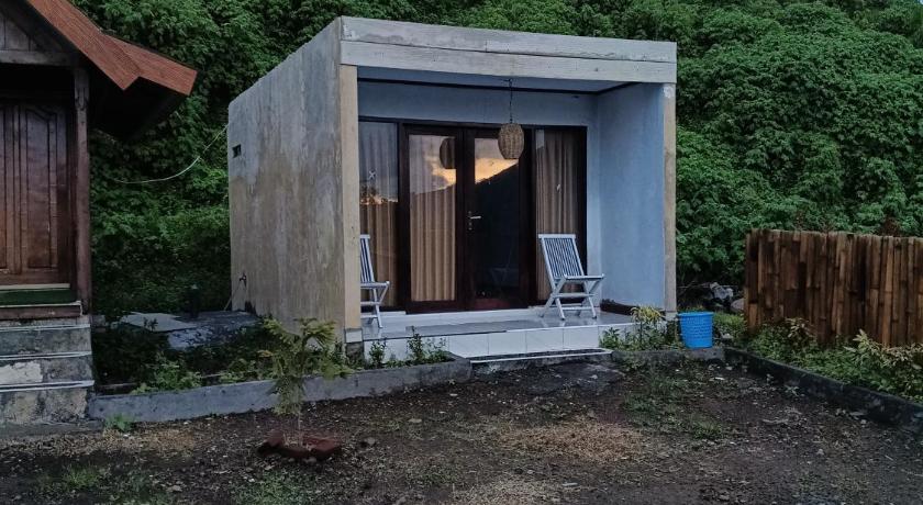 Tampilan Queen Rinjani Stay & Café