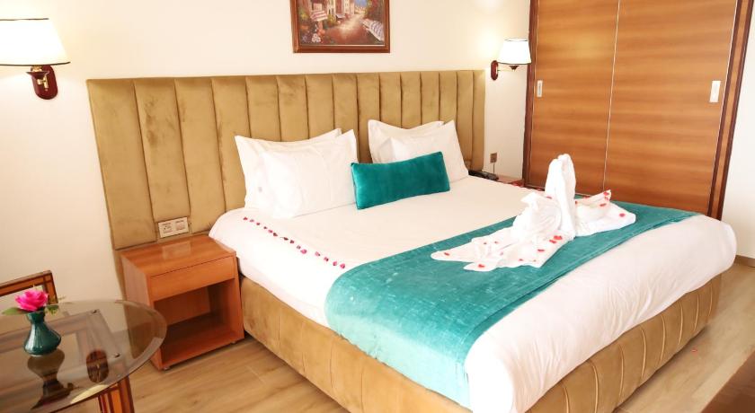 Image of Executive Pool View Room 8